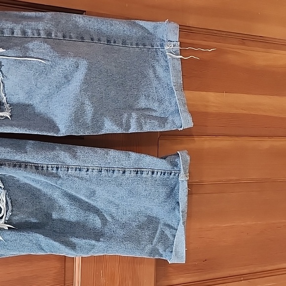 Like new distressed jeans - Picture 3 of 7